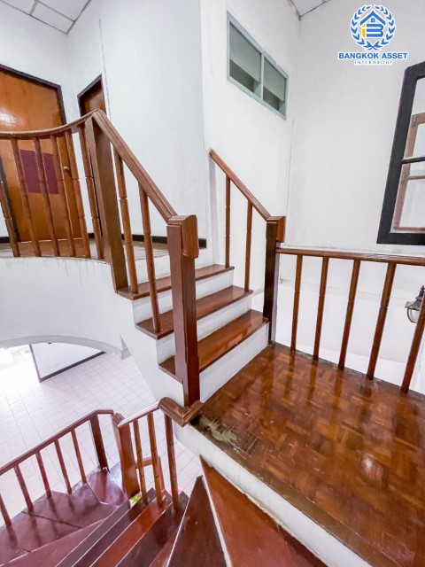 *****ทาวน์เฮ้าส์มือสอง นนทบุรี ม.นันทนาการ์เด้นท์1 ราชพฤกษ์  เนื้อที่กว้างถึง 19 ตร.ว. ฟังก์ชัน 2 ห้องนอน 2 ห้องน้ำ 1 ที่จอดรถ บ้านสวย สภาพภายในพร้อมเข้าอยู่ได้เลย โครงการตั้งบนทำเลดี เชื่อมต่อถนนราชพฤกษ์, ถนนรัตนาธิเบศร์ ใกล้รถไฟฟ้าสายสีม่วง "สถานีบางรักน้อยท่าอิฐ" และทางด่วน "งามวงศ์วาน"